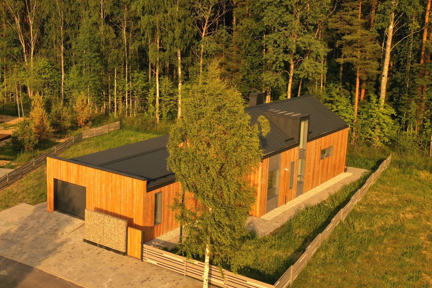 Дом по проекту М15 с панорамным остеклением и видом на лес